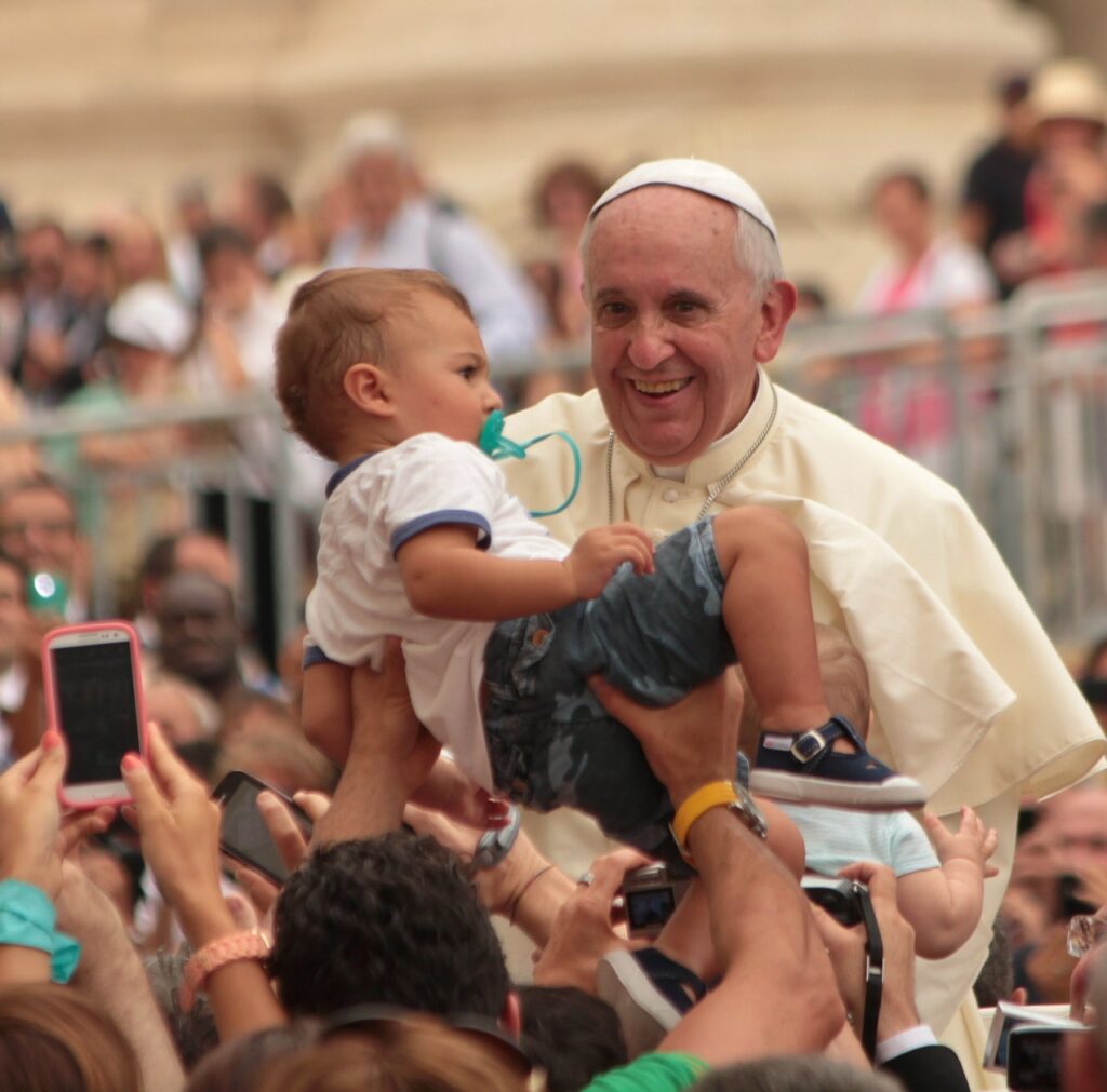 Papa Francisco critica a acaparadores de vacunas