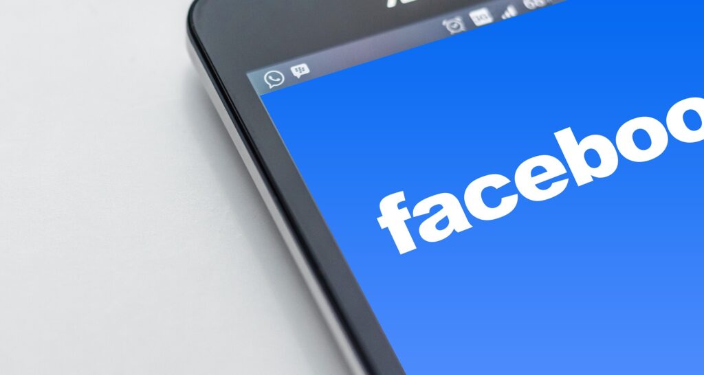 Si falseas información Facebook te puede penalizar