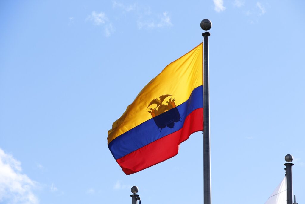 Presidente ecuatoriano se operará de la columna en EE.UU.