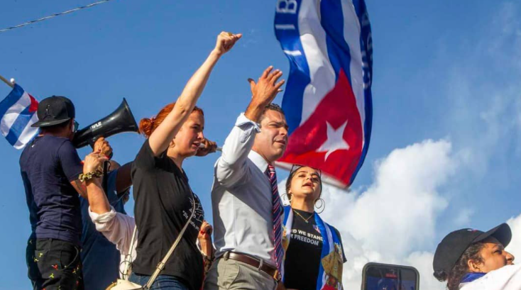 Miami sigue en las calles en apoyo al pueblo cubano que enfrenta a dictadura comunista